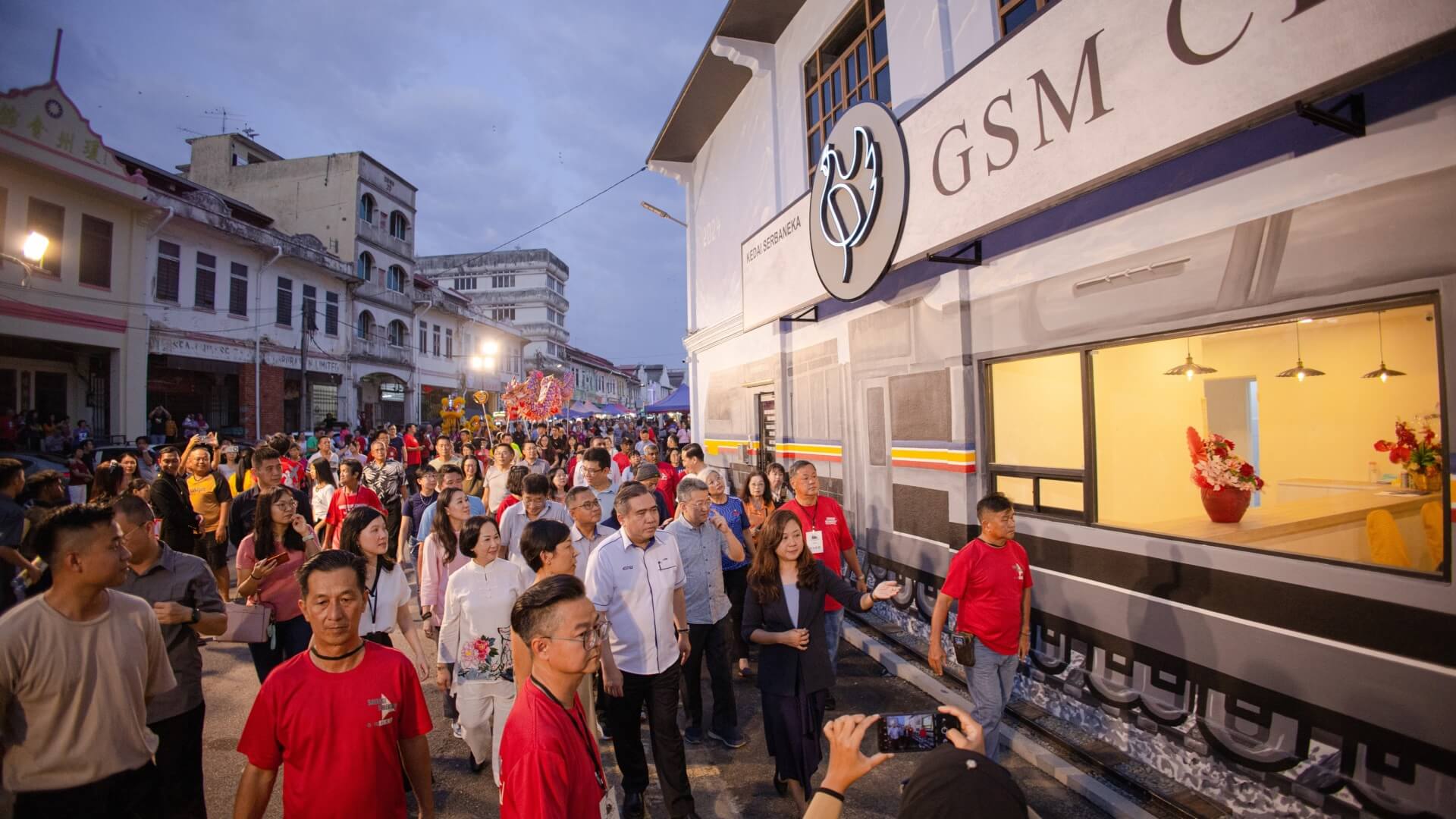 Minister of Transport Malaysia, YB Anthony Loke Siew Fook visited and launched the "Train Across Time" Mural